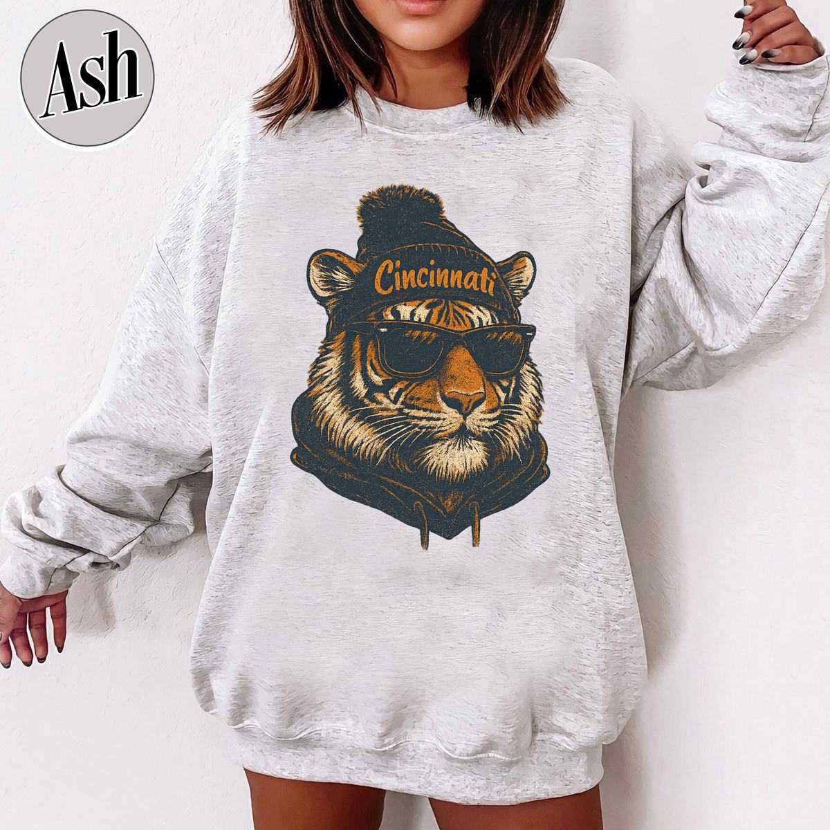 Unisex Cincinnati football vintage crewneck sweatshirt for men and women