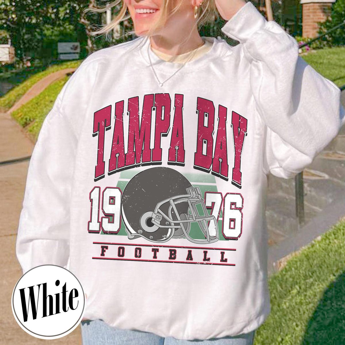 Unisex Tampa Bay football vintage crewneck sweatshirt for men and women