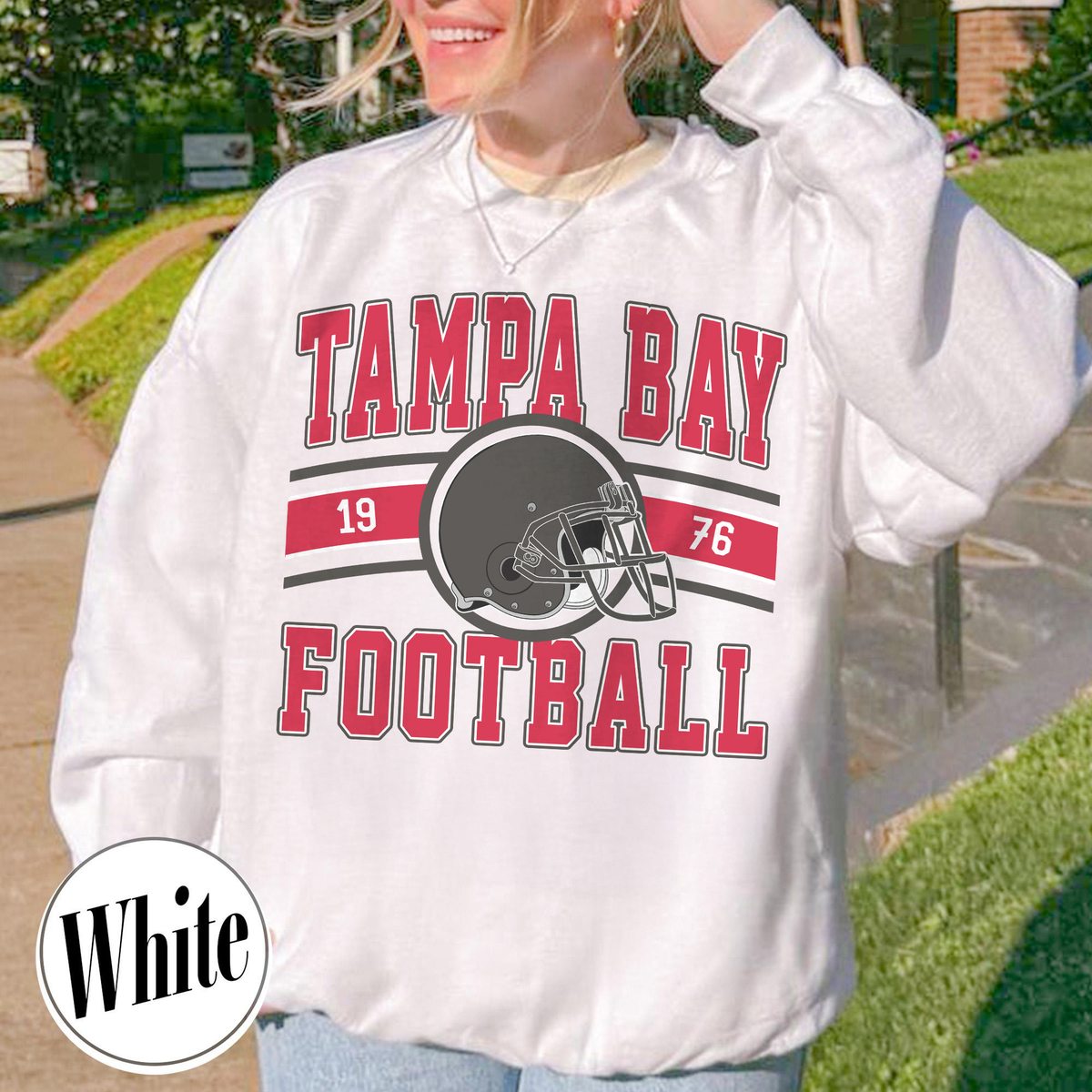 Unisex Tampa Bay football vintage crewneck sweatshirt for men and women